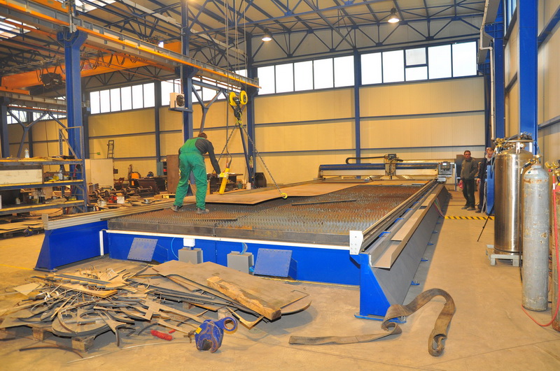 Masina de debitat tabla CNC cu plasma de inalta precizie Carei